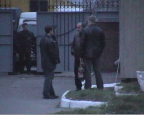 2007 год. После неудачного штурма компании «Черкассыгаз» бойцами Капитонова. Народный депутат и партнер Богдана Губского Кузьменко общается с захватчиками в пять утра.